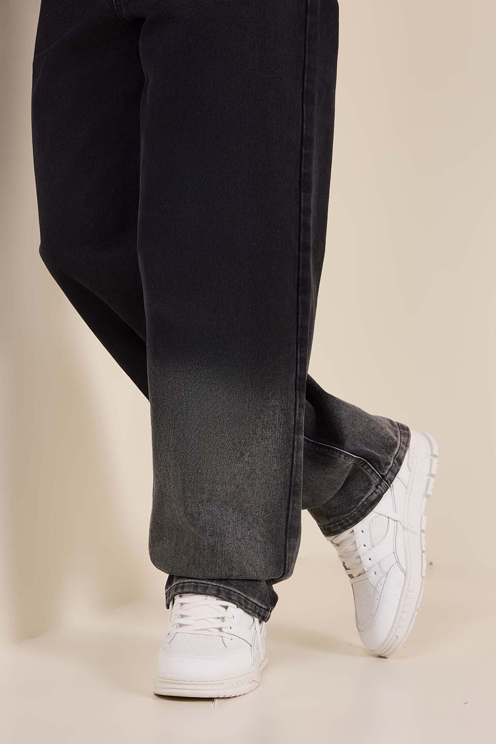 תמונת כל הלוק של נעלי סניקרס ארייה לו